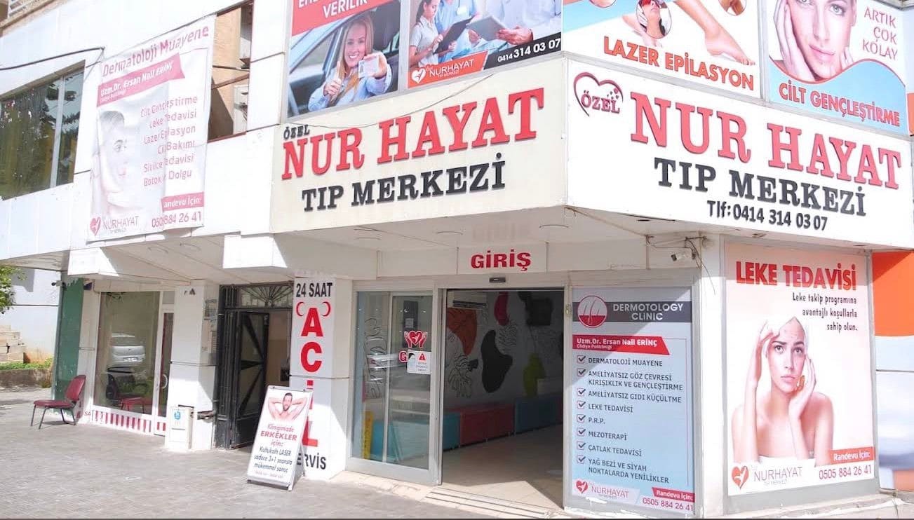 Özel Nur Hayat Tıp Merkezi'nin Hamidiye Mahallesi'ndeki girişi